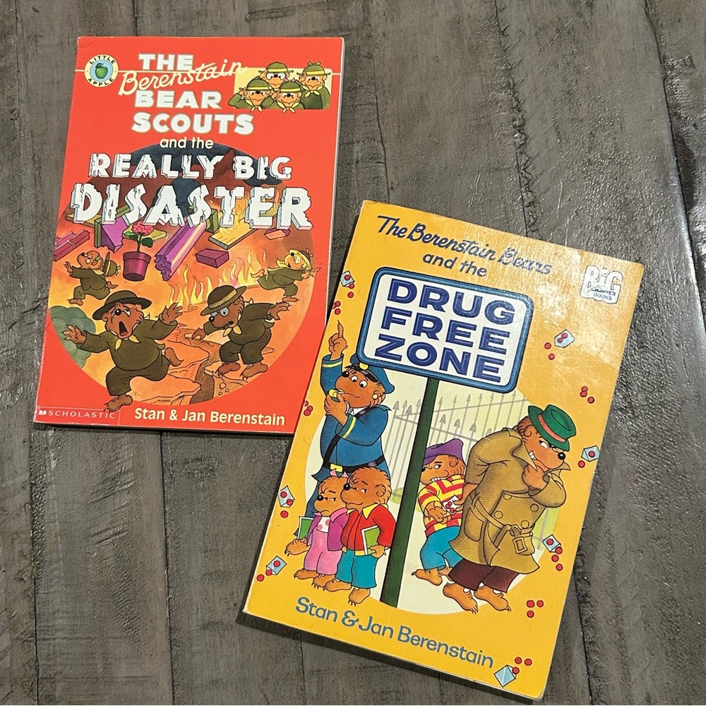 The Berenstain Bears Big Chapter Books  Bear Scouts & The Drug Free Zone Mystery